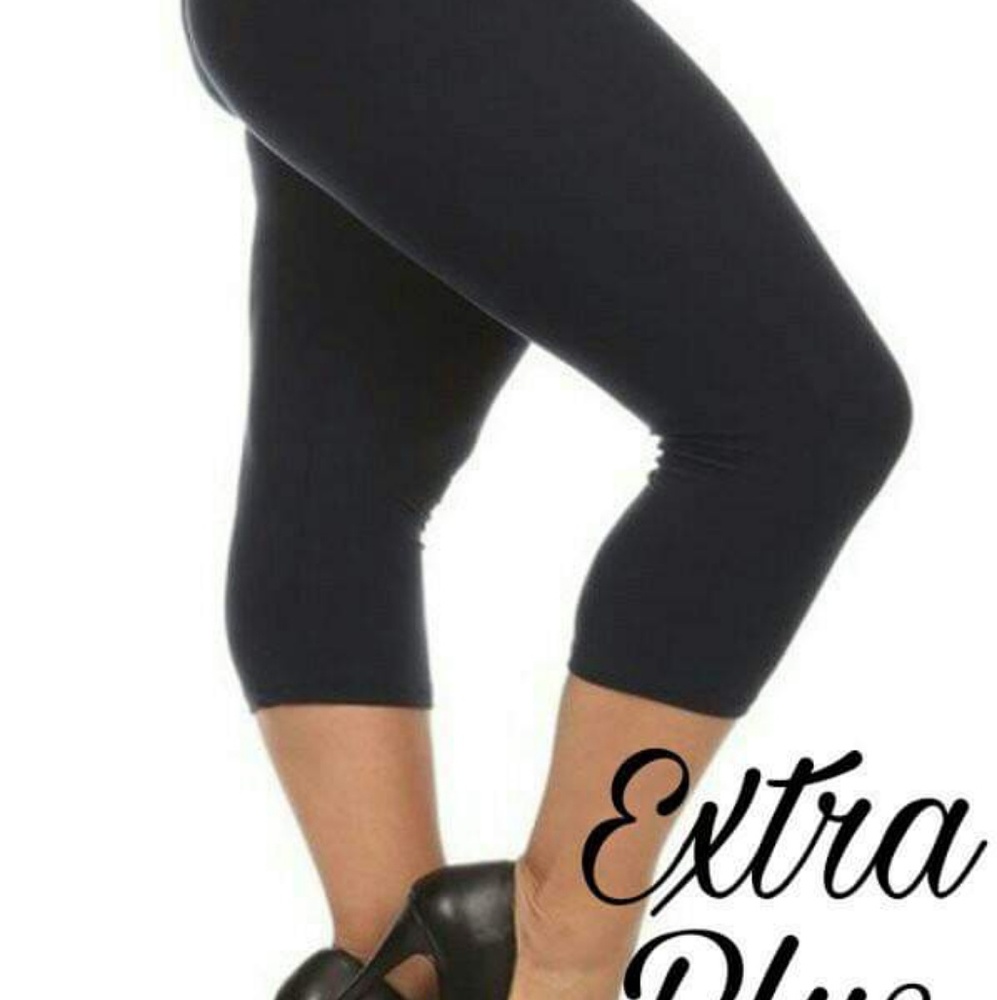 Extra Plus/Queen Solid Black Capri Leggings